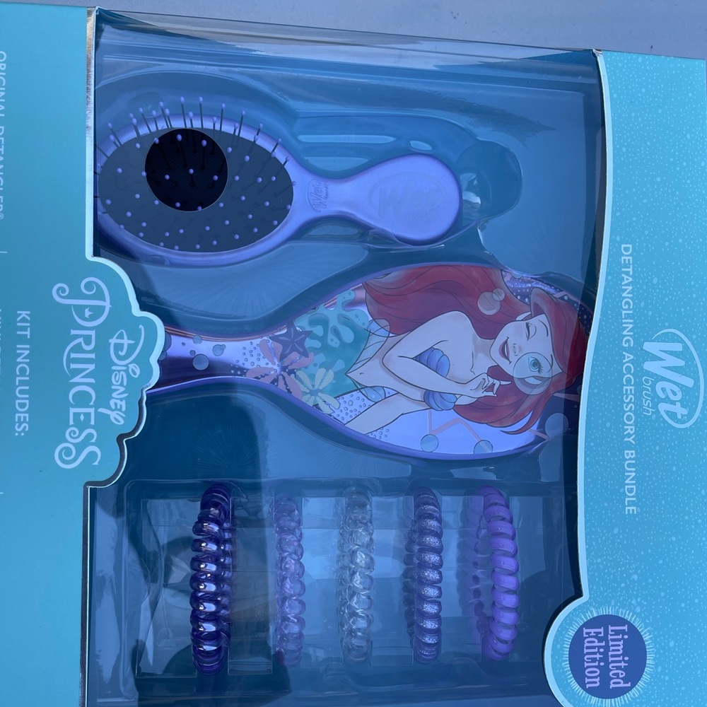 Ariel Wet brush